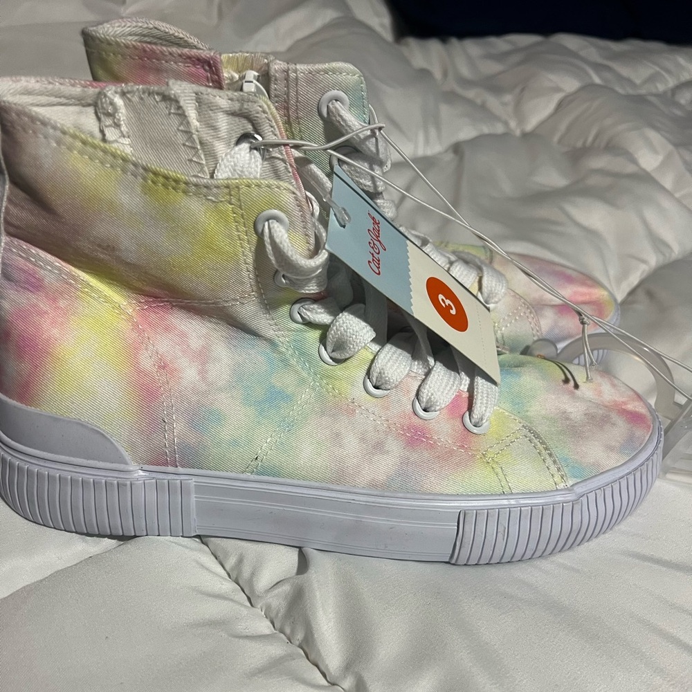 Girls shoes. New with tags